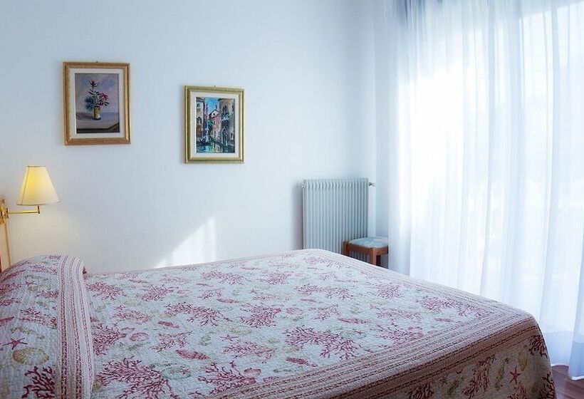 高级家庭房间, Elvia