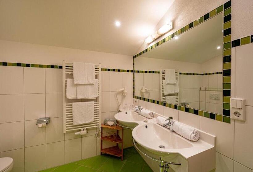 Апартаменты 2 Спальни с Балконом, Rustika   Appartements & Spa