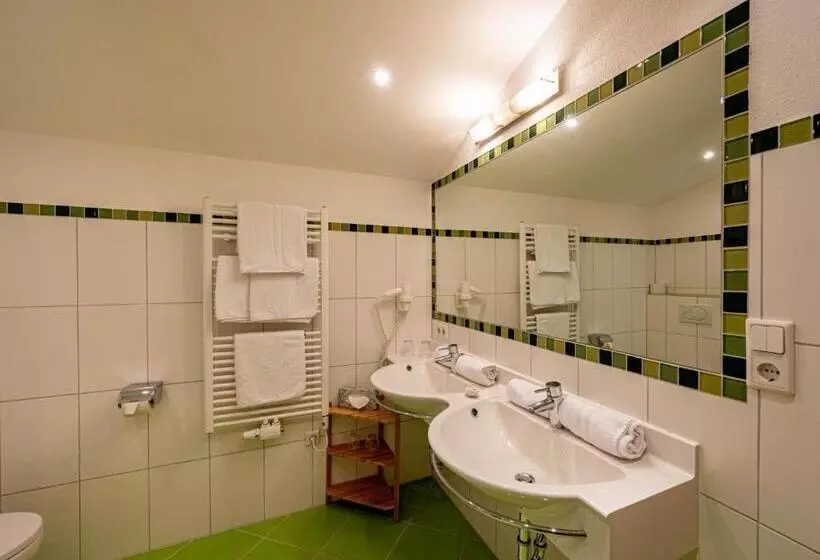 Huoneisto 2 Makuuhuonetta Parveke, Rustika   Appartements & Spa