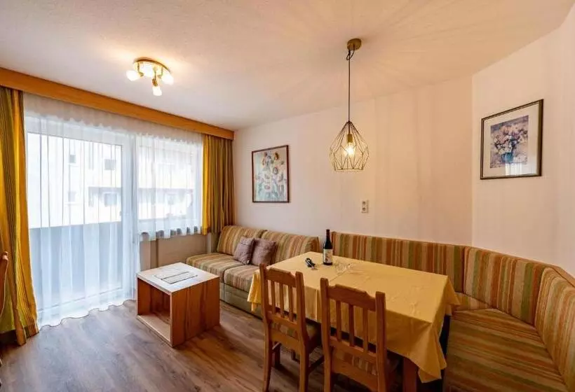 Comfort-huoneisto 2 Makuuhuonetta, Rustika   Appartements & Spa