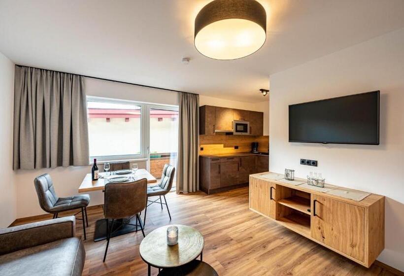 带1个卧室的带阳台的公寓, Rustika   Appartements & Spa