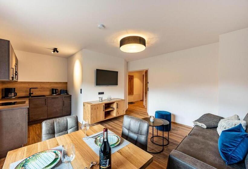 带1个卧室的带阳台的公寓, Rustika   Appartements & Spa