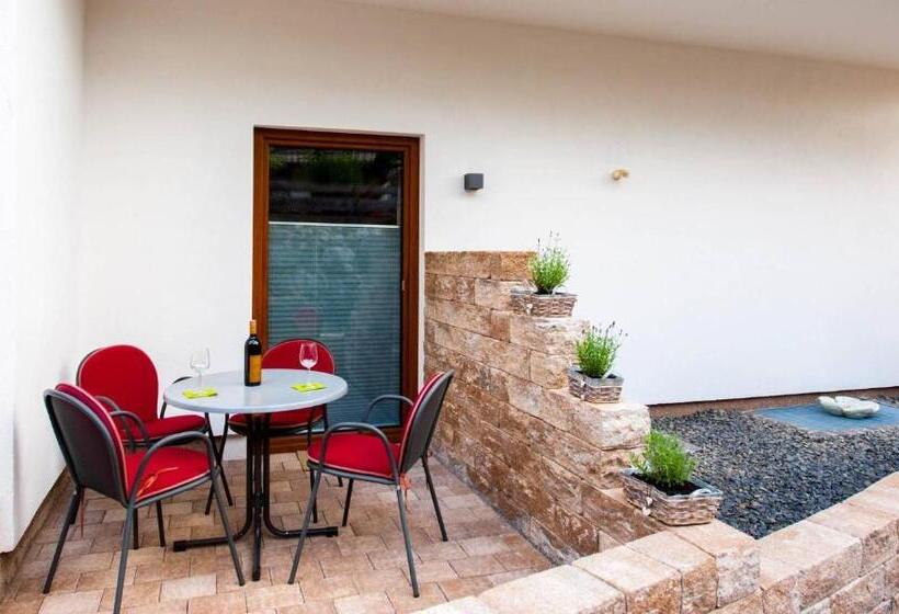 带1个卧室的带阳台的公寓, Rustika   Appartements & Spa