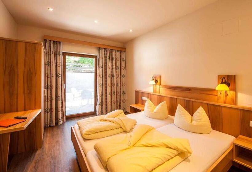 带1个卧室的带阳台的公寓, Rustika   Appartements & Spa