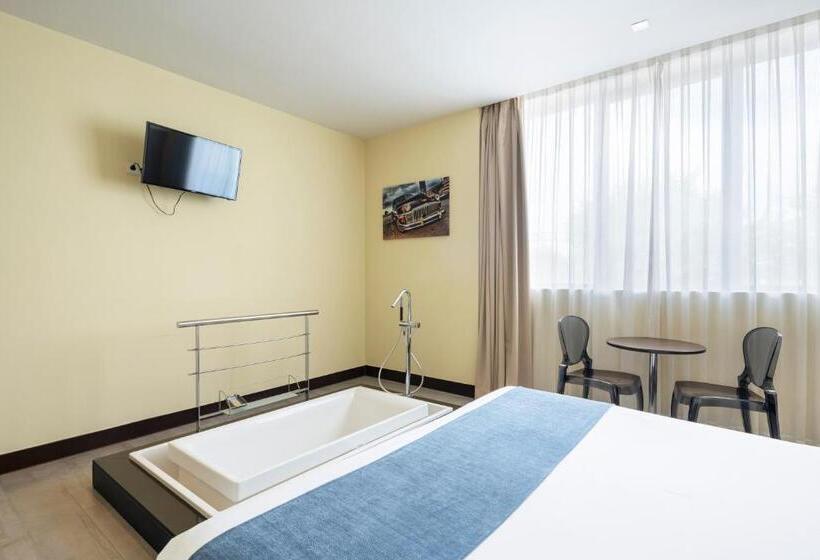 חדר סטנדרט עם ג'קוזי, Alda Route 42