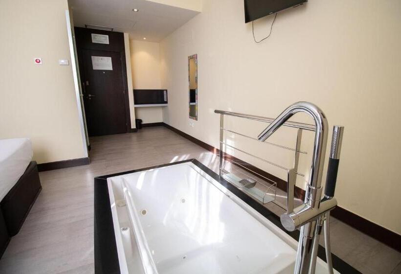 חדר סטנדרט עם ג'קוזי, Alda Route 42