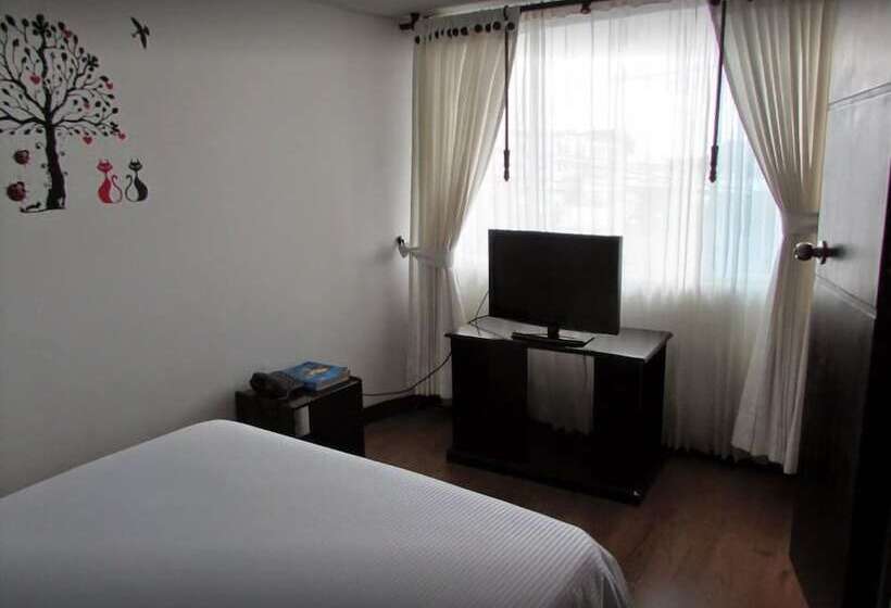 标准三人间, Bogotá La Embajada