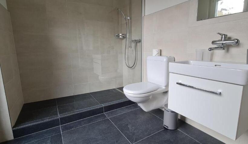 اتاق استاندارد, Falknerei Galina