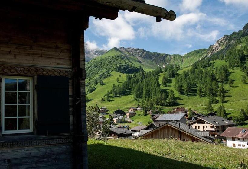 اتاق استاندارد سه نفره, Falknerei Galina