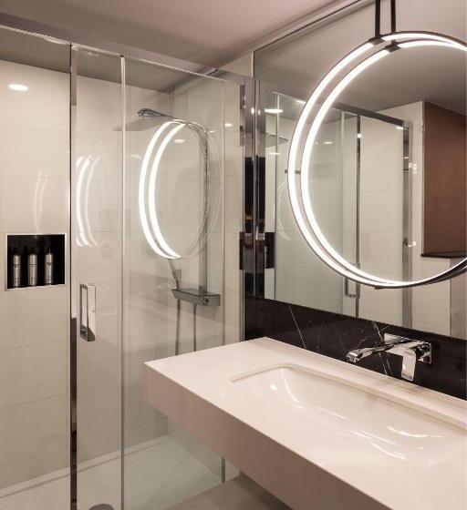 Номер Стандарт Вид на Город, Montcalm East, Autograph Collection