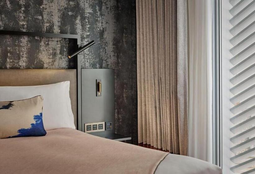 غرفة قياسية مطلة على المدينة, Montcalm East, Autograph Collection