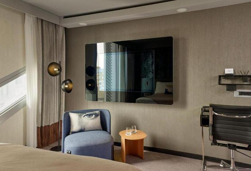 غرفة سوبيريور سرير كينج, Montcalm East, Autograph Collection