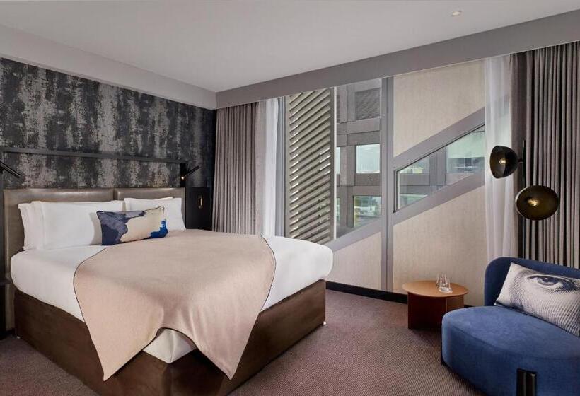 غرفة سوبيريور سرير كينج, Montcalm East, Autograph Collection