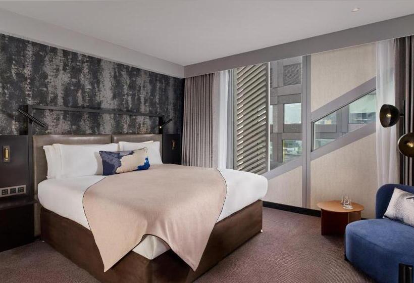 غرفة سوبيريور سرير كينج, Montcalm East, Autograph Collection