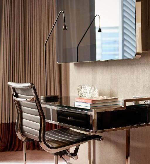 جناح جونيور سرير كينج, Montcalm East, Autograph Collection