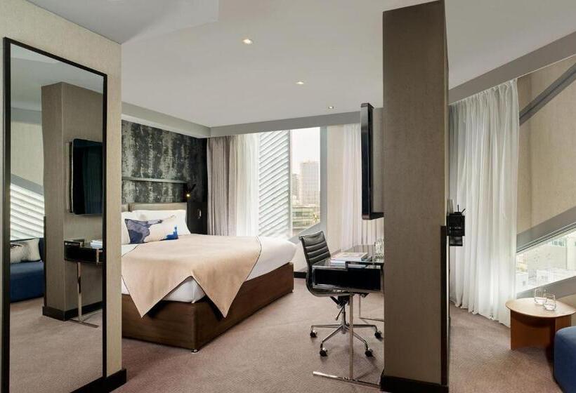 جناح جونيور سرير كينج, Montcalm East, Autograph Collection