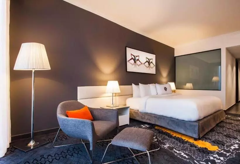 Deluxe Room King Size Bed