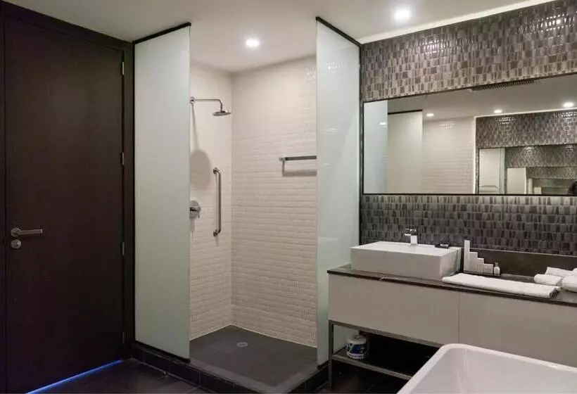 2 Bedrooms Apartment City View