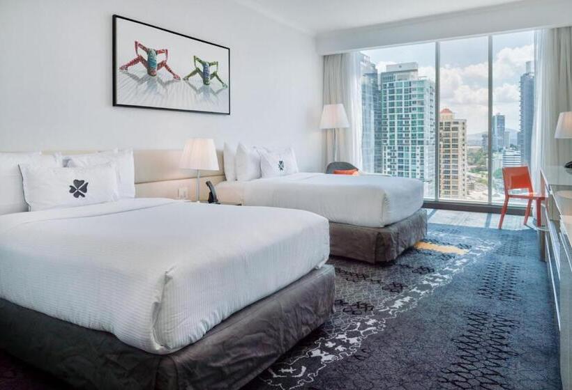 带城市景观和大床的豪华房间, Sortis Hotel, Spa & Casino, Autograph Collection