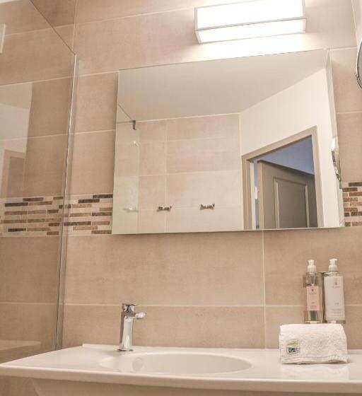 Номер Стандарт, Logis La Bastide De Grignan Hotel & Restaurant La Chênaie