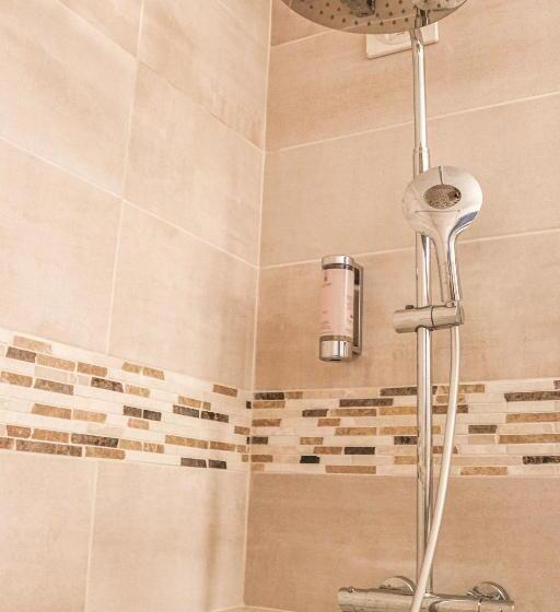 Стандартный Номер Нижний Этаж, Logis La Bastide De Grignan Hotel & Restaurant La Chênaie