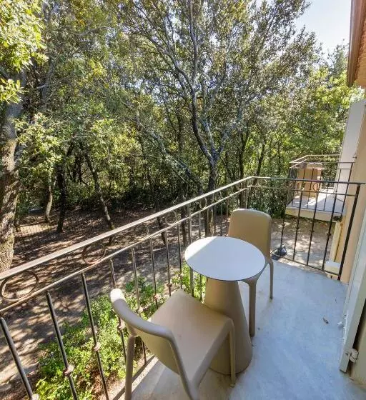 ガーデンビュースタンダードルーム, Logis La Bastide De Grignan Hotel & Restaurant La Chênaie
