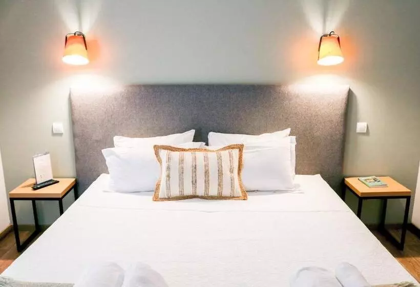 キングサイズベッドのスタンダードルーム, Logis La Bastide De Grignan Hotel & Restaurant La Chênaie