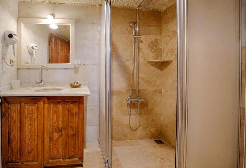 غرفة قياسية ثلاثية, Tulip Cave Suites