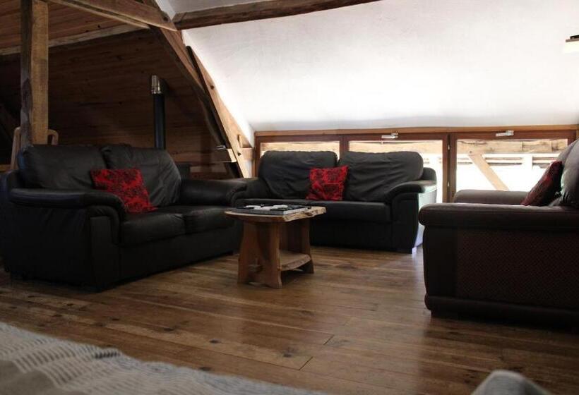 Дом 2 Спальни, The Alpaca B&b