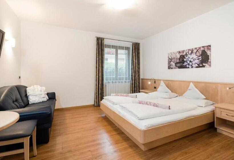 חדר סטנדרט, Carmen