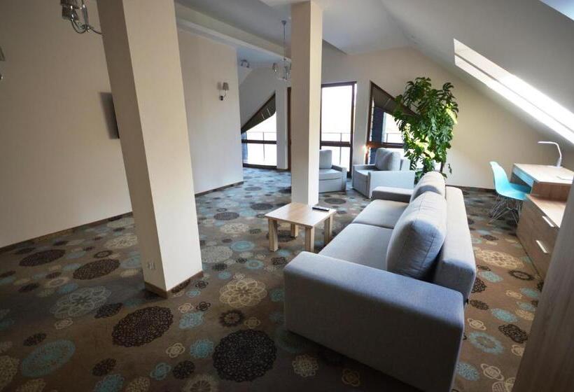 إستوديو ديلوكس, Zacisze