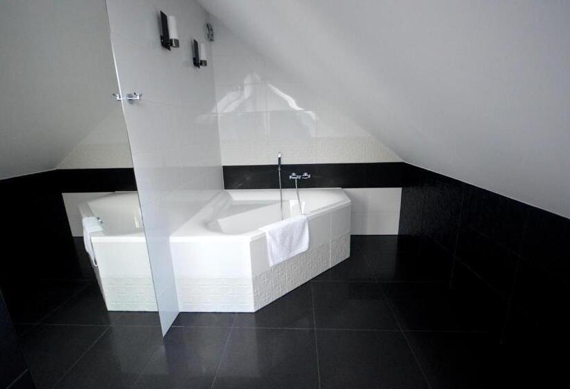 إستوديو ديلوكس, Zacisze