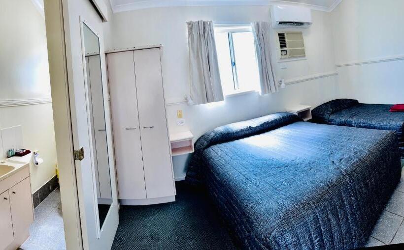 חדר סטנדרט לשלושה, Country Way Motor Inn