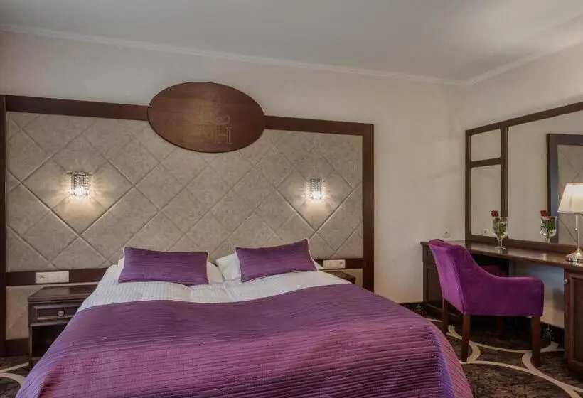 コンフォートルーム, Evita Hotel & Spa