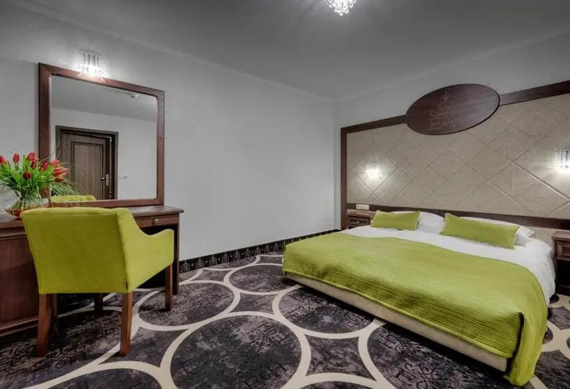 スタンダードスタジオ, Evita Hotel & Spa