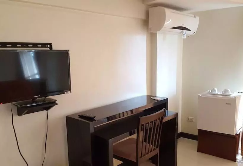 اتاق لوکس سه تخته, Palawan Palm Suites
