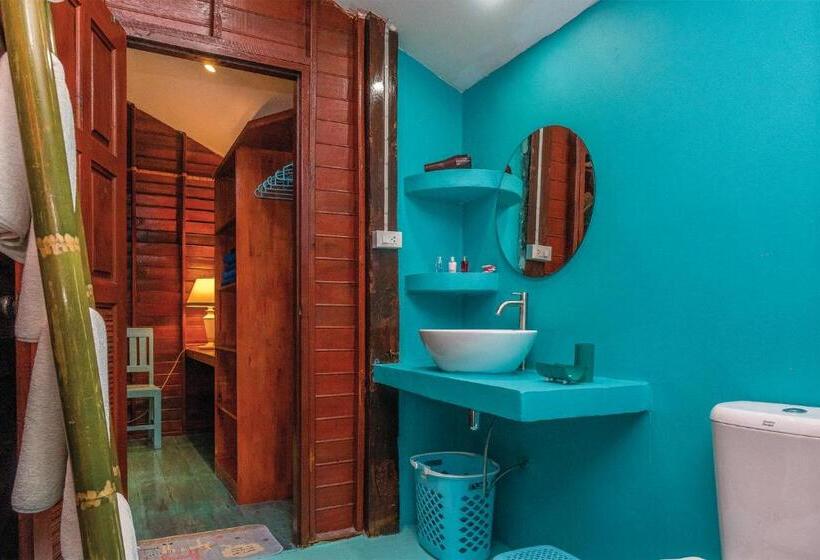 Family bungalow with pool view, Baan Kiao