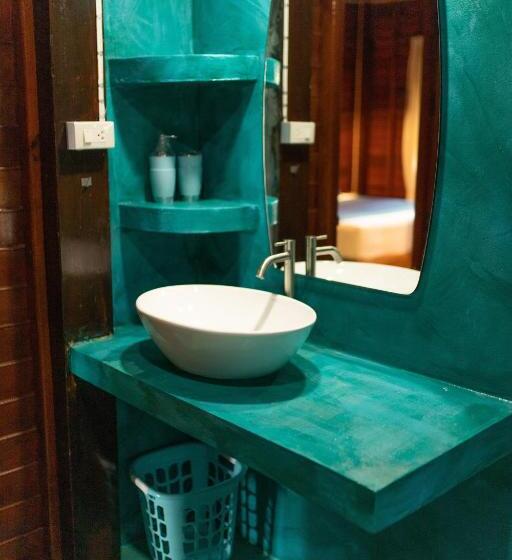 Family bungalow with pool view, Baan Kiao