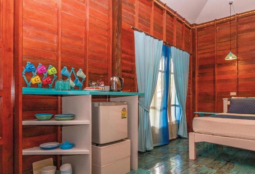 Family bungalow with pool view, Baan Kiao