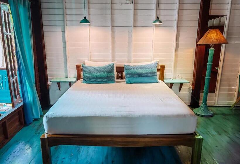 Family bungalow with pool view, Baan Kiao