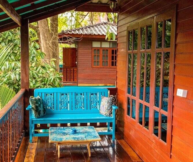 Family bungalow with pool view, Baan Kiao