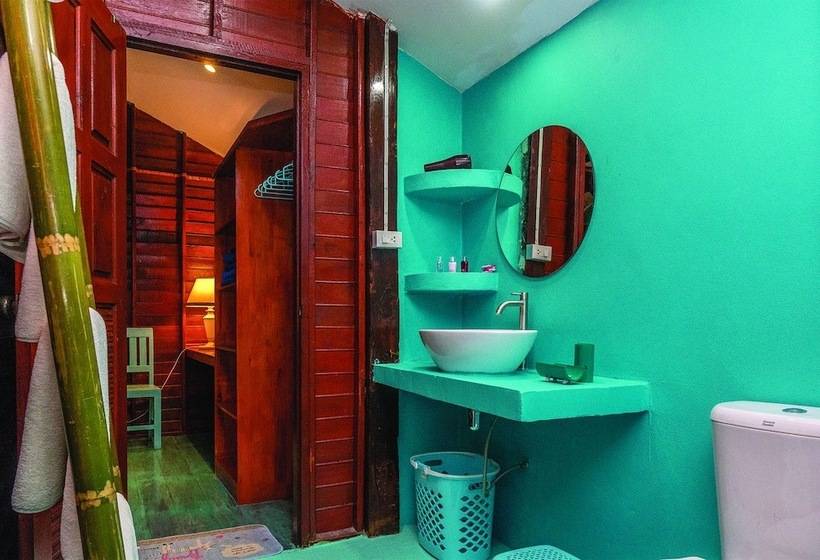 Family bungalow with pool view, Baan Kiao