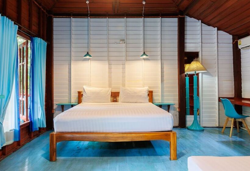 Family bungalow with pool view, Baan Kiao