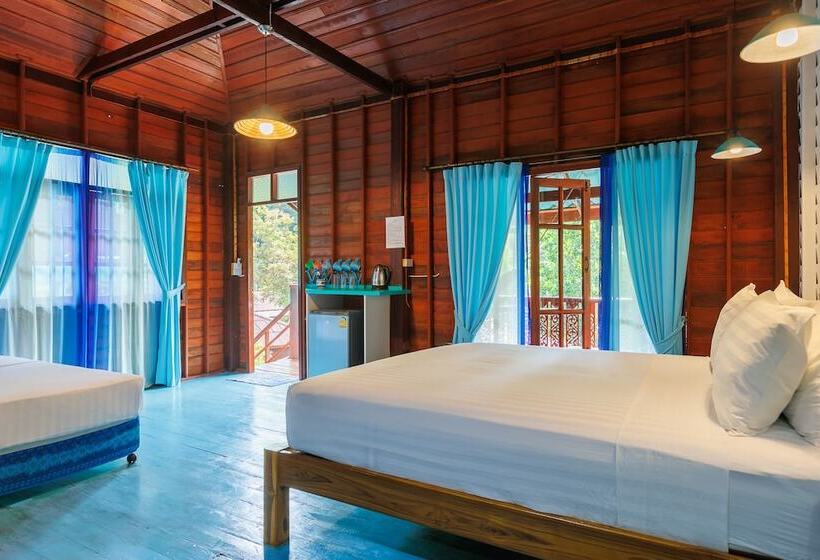 Family bungalow with pool view, Baan Kiao