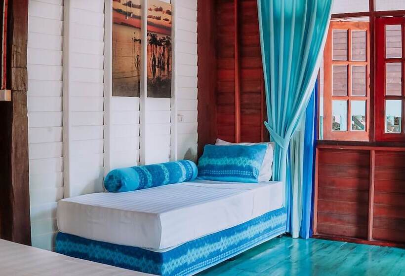 Family bungalow with pool view, Baan Kiao