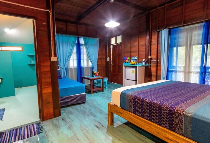 Family bungalow with pool view, Baan Kiao