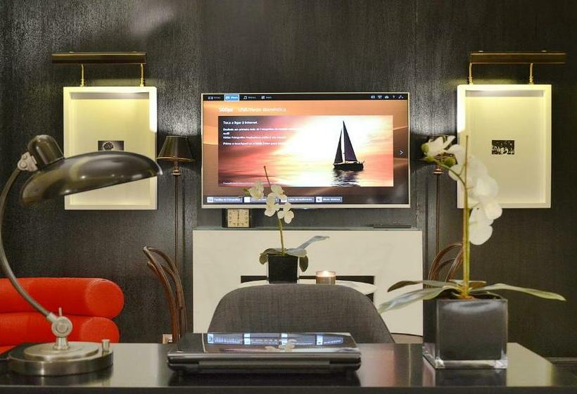 اتاق عادی, Browns Central