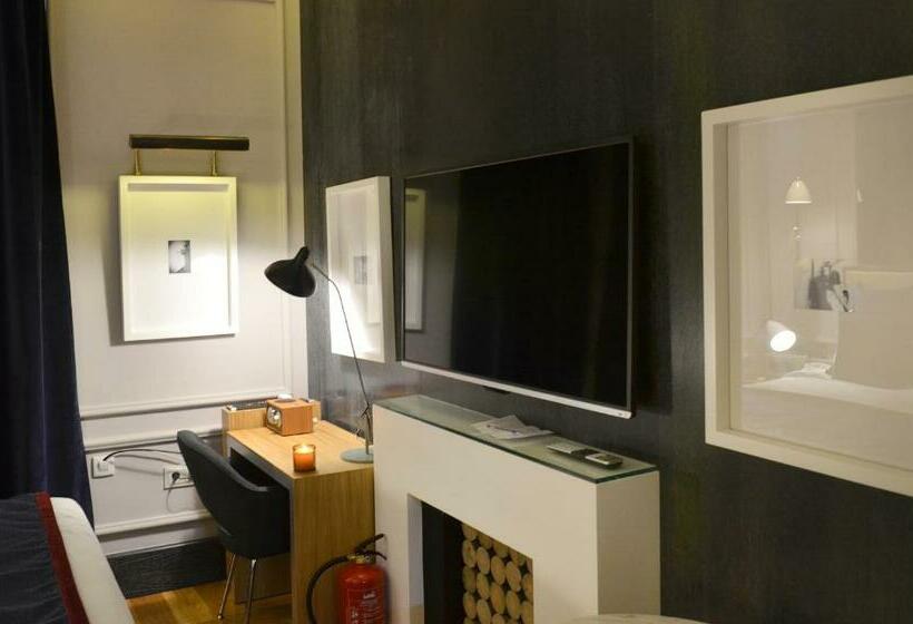 اتاق عادی, Browns Central