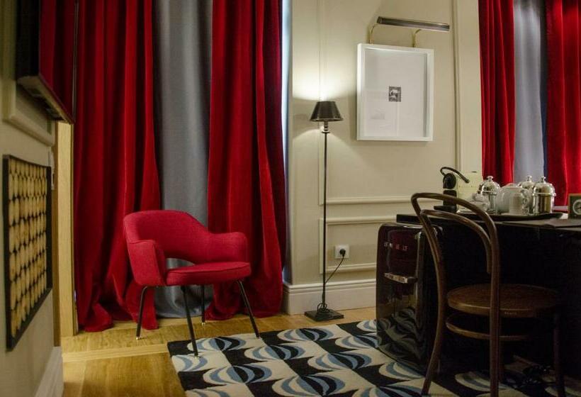 اتاق عادی, Browns Central