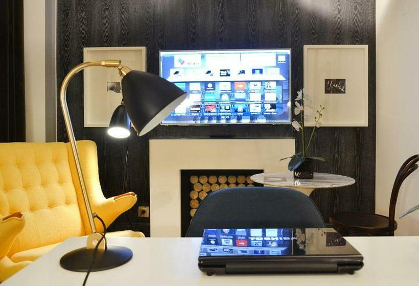 اتاق سوپریور, Browns Central